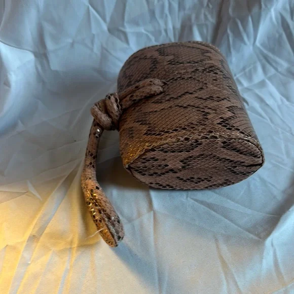 Elegant Tan Snake Print Women's Bag - Picture 6 of 10